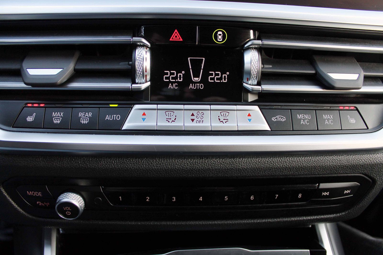 Fahrzeugabbildung BMW 320e Touring Sport-Line LED PANO ACC SHZ CarPlay