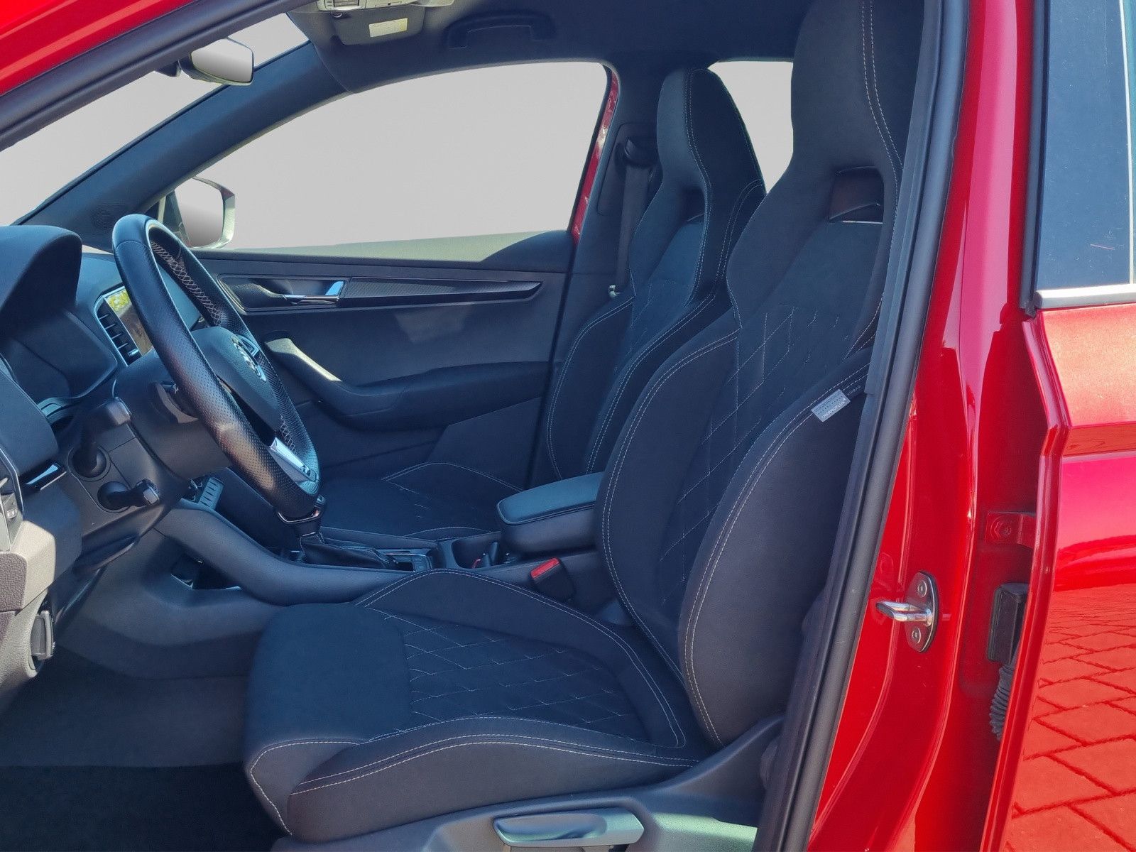 Fahrzeugabbildung SKODA Karoq Sportline 4x4 2,0 TSI DSG Navi ACC AHK PDC
