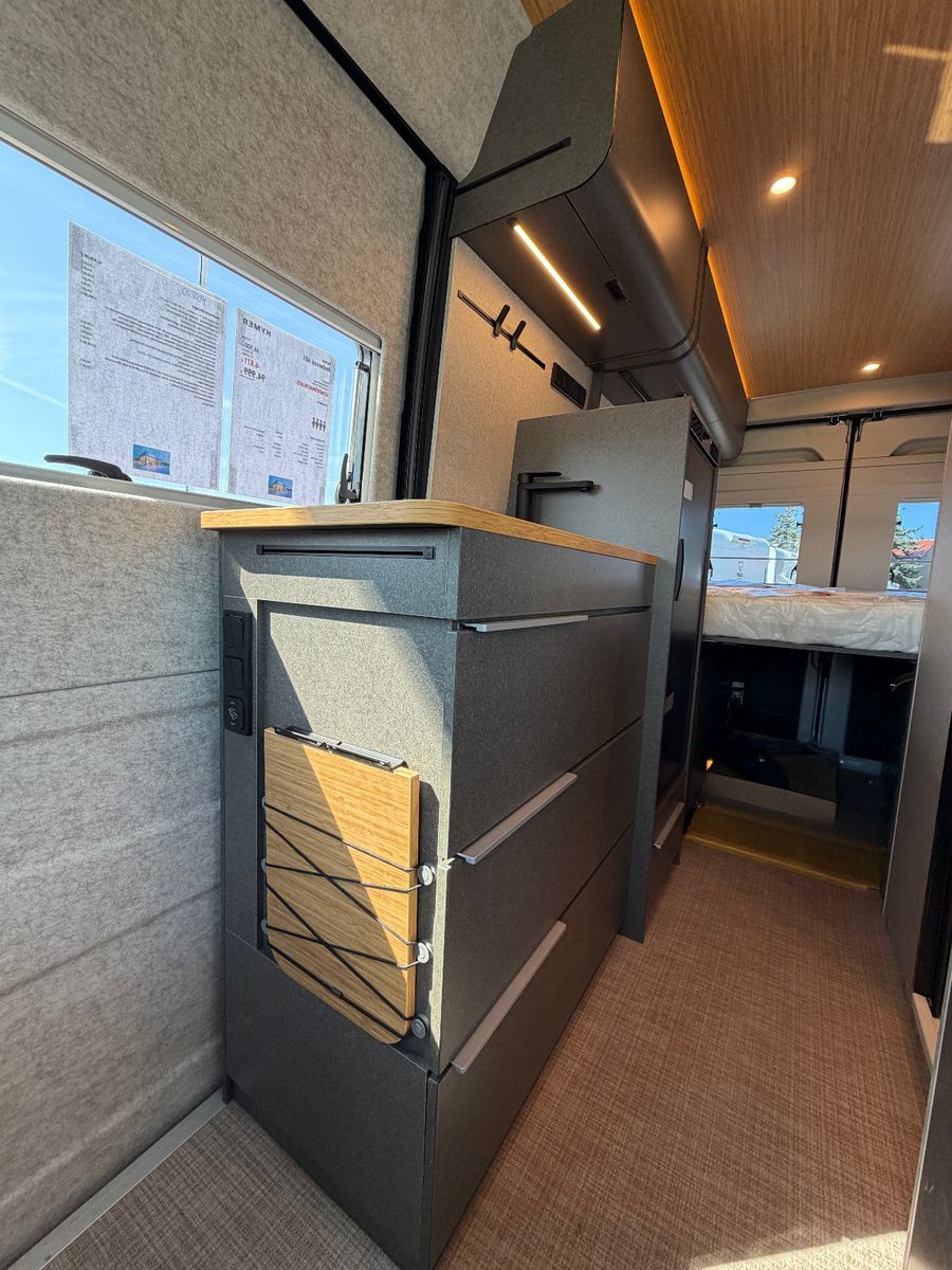 Fahrzeugabbildung HYMER / ERIBA / HYMERCAR Redwood 601 - Voll - 6.871€ sparen!