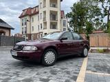 Audi A4 1.6 - Oldtimeralter - Audi A4 aus 1995 mit Benzin-Antrieb: Limousine