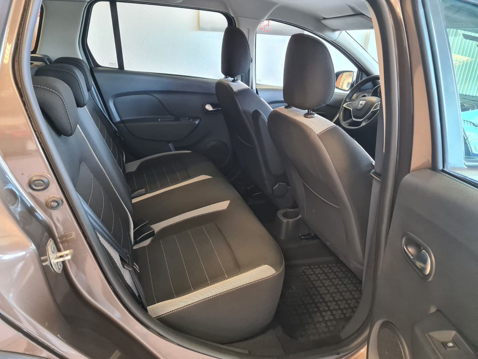 Fahrzeugabbildung Dacia Logan MCV II Kombi Stepway / KLIMA / NAVI