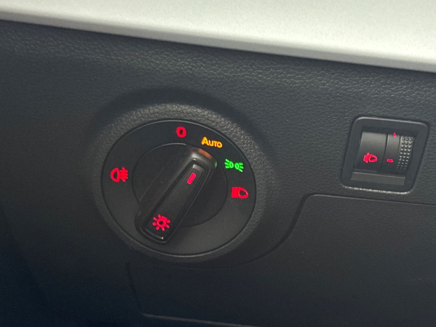 Fahrzeugabbildung SEAT Arona Style Navi Digitales Cockpit LED Sperrdif