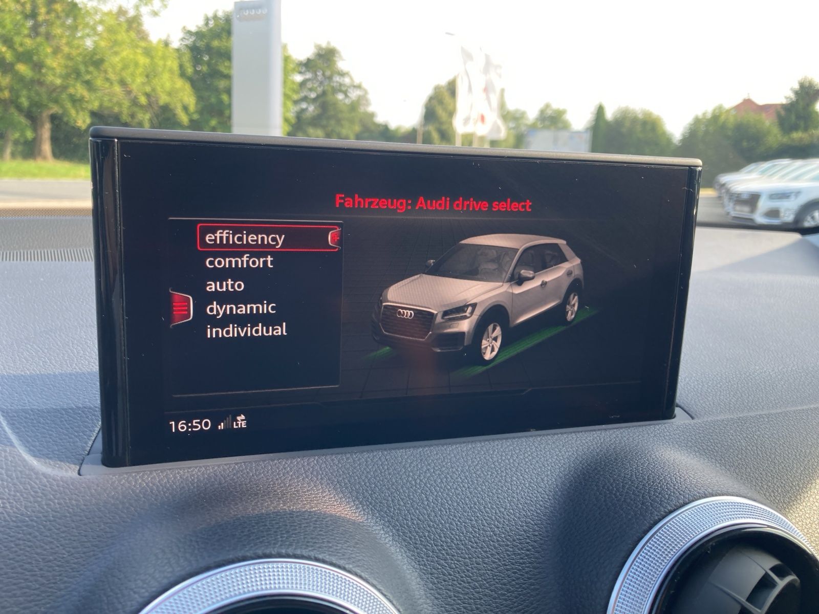 Fahrzeugabbildung Audi Q2 35 TFSI S line LED AVC Navi ACC RFK SH