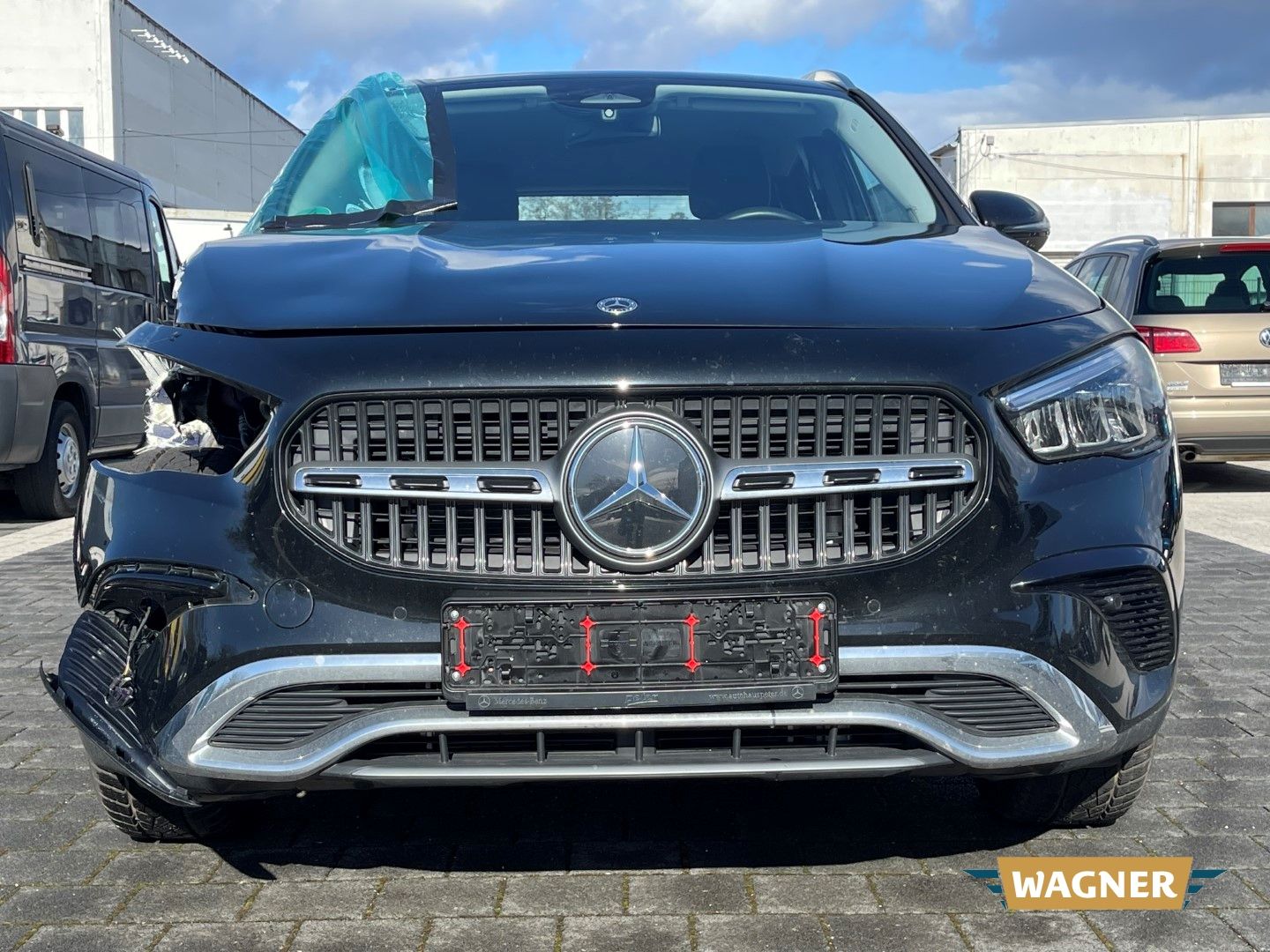 Fahrzeugabbildung Mercedes-Benz GLA 180 LED Navi Sitzheizung Frontschaden