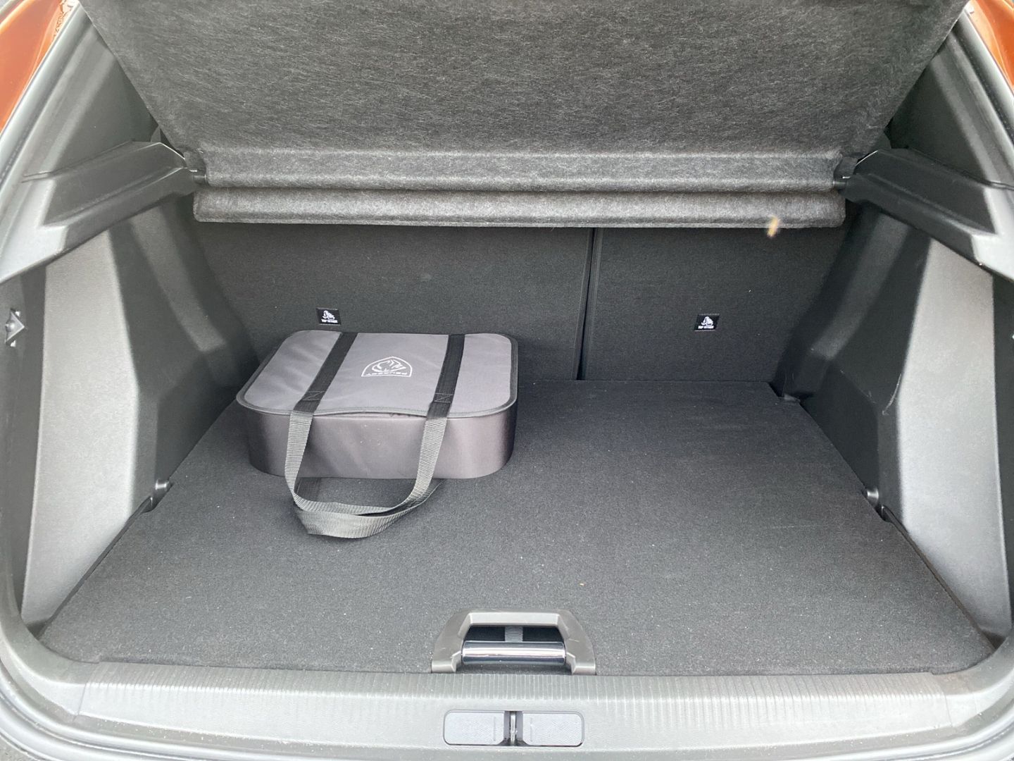 Fahrzeugabbildung Peugeot 2008 e- GT Elektromotor 136 *Sitzheizung*ACC*Kam