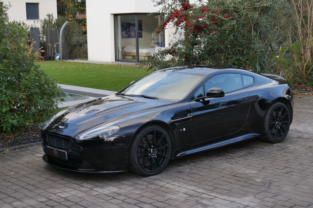 Aston Martin V12 Vantage