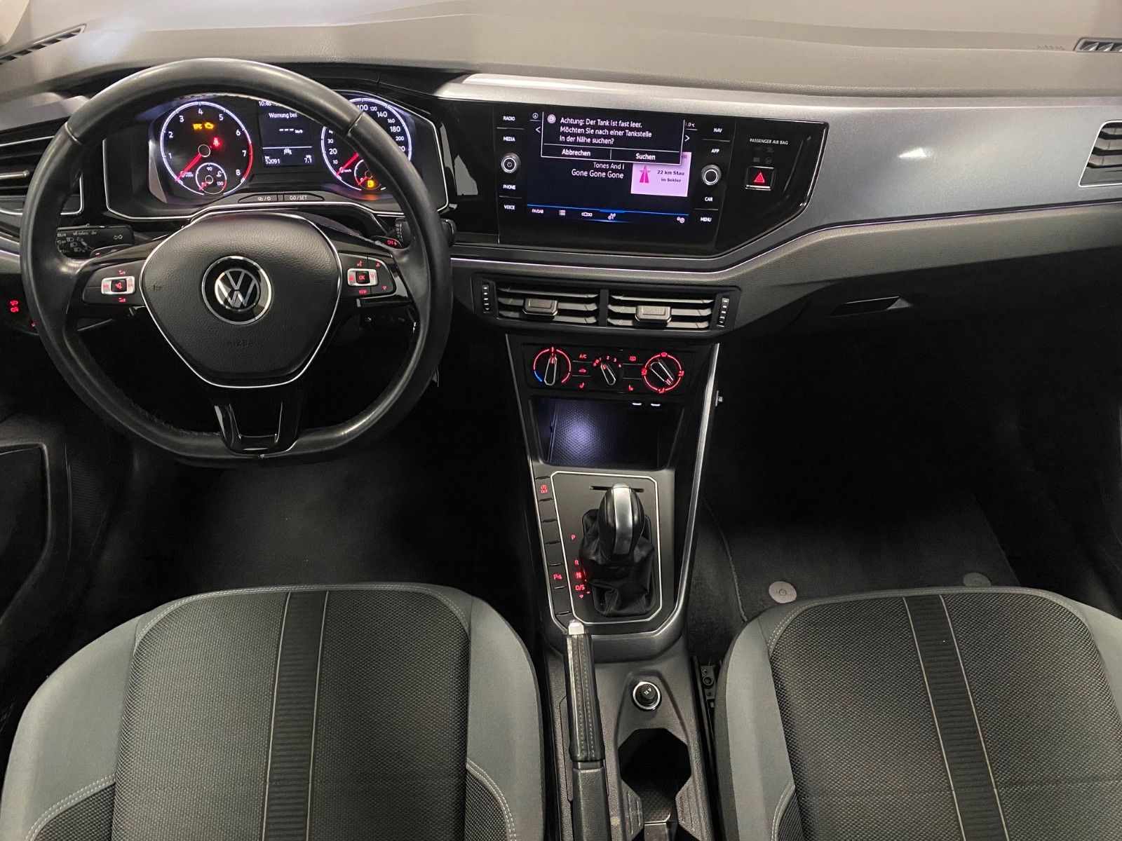 Fahrzeugabbildung Volkswagen Polo 1.0 TSI DSG Highline+NAVI+voll LED+PDC vo+h