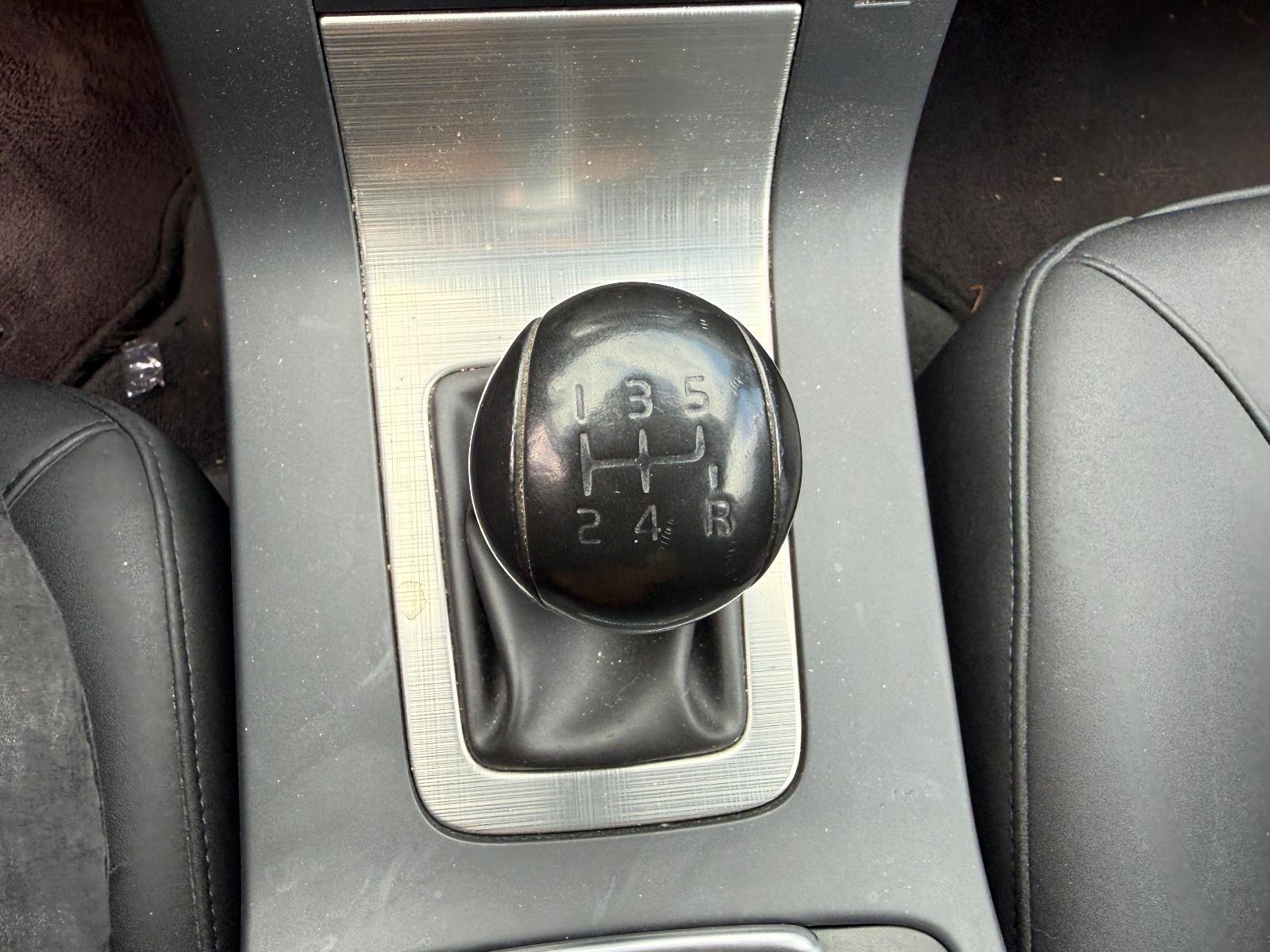 Volvo V70 2010 — photo 11