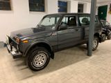 Lada Niva 4x4 nur 15tsd km 5 türig lang h... - Lada Niva aus 2015