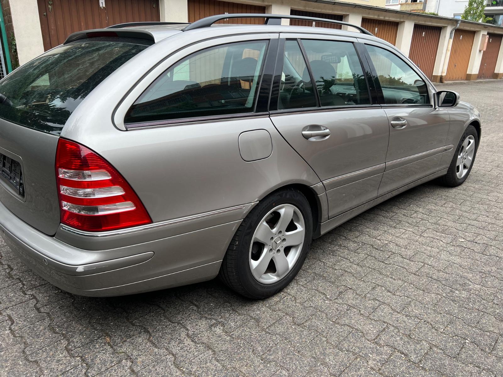 Mercedes-Benz C220 2004 — engine 2.148 cm³, 150 HP (110kW)