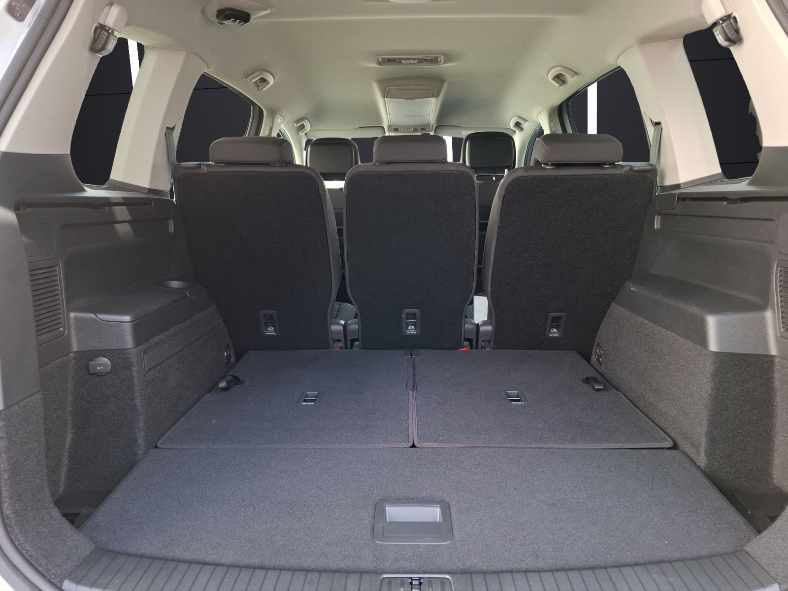 Fahrzeugabbildung Volkswagen Touran TSI Highline DSG 7-Si AHK AID ACC RFK SH