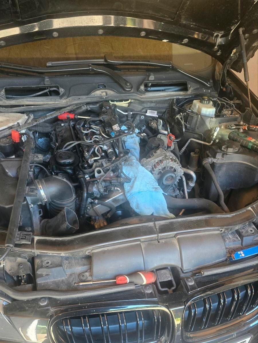BMW 318 2009 — photo 10