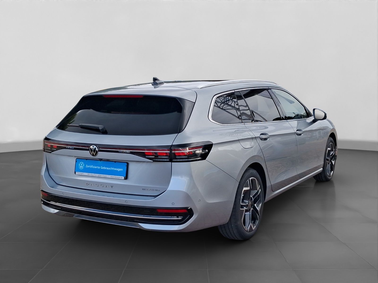 Volkswagen Passat Variant 1.5 eHybrid ELEGANCE PANO AHK foto 3