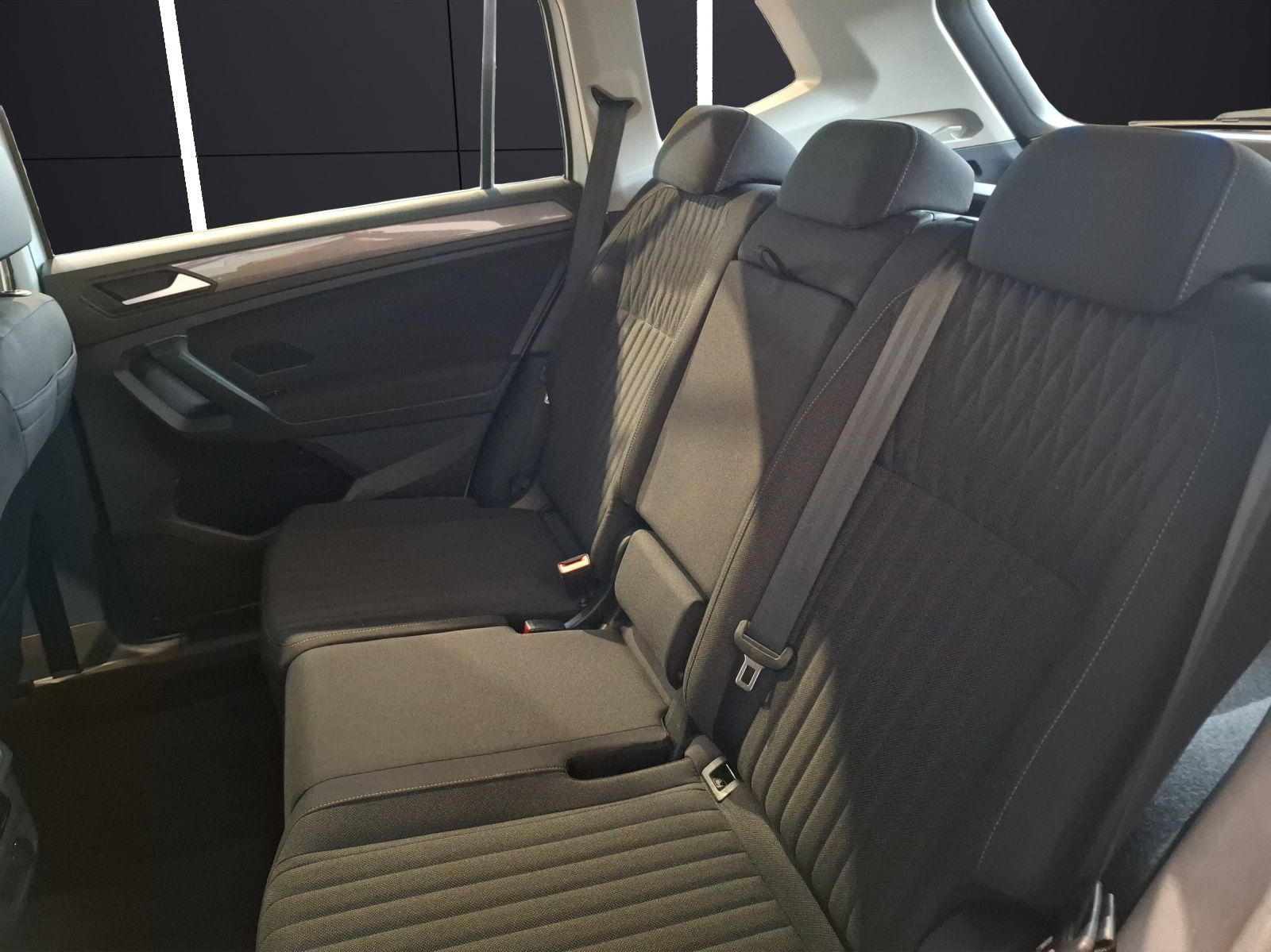 Fahrzeugabbildung Volkswagen Tiguan Allspace TSI Life LED APP AID ACC PDC SH
