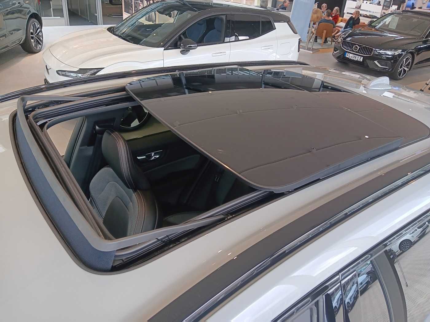 Fahrzeugabbildung Volvo XC60 T6 AWD Plus Black Edit. 'HEAD-UP-DISPLAY'