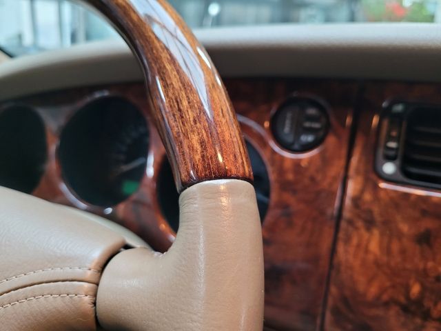 Fahrzeugabbildung Jaguar XK8/Deutsch/Scheckheft/Beste Farbgebung+Zustand