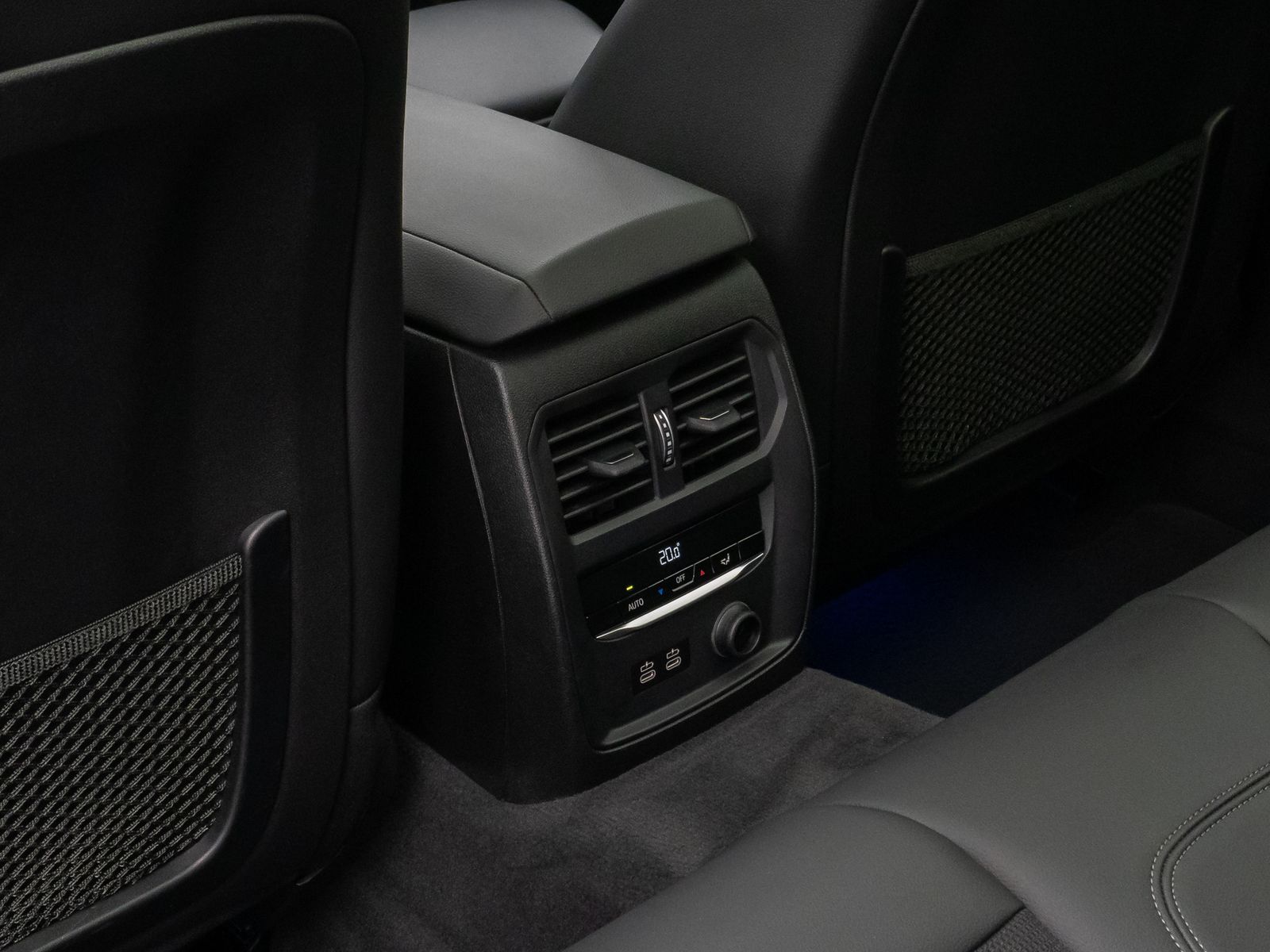 Fahrzeugabbildung BMW 320d  xD Sport Line Panorama Kamera HiFi Komfort