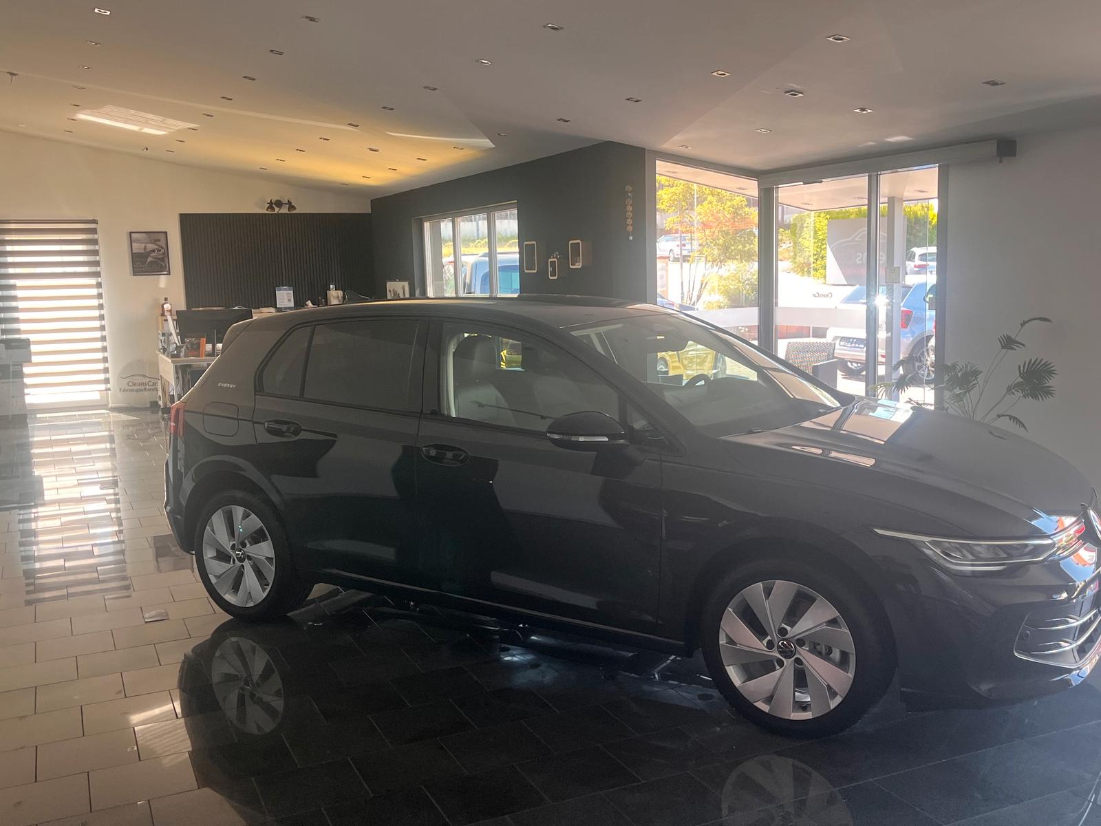 showroom-image-top
