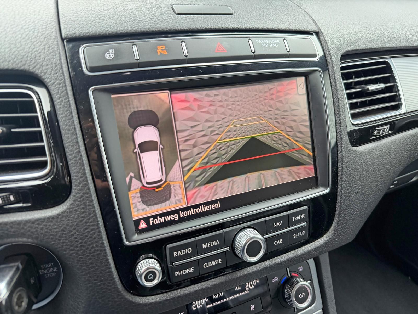 Fahrzeugabbildung Volkswagen 3.0TDI R-LINE/LUFT/4MOTION/PANO/AHK/360°/TR-TECH