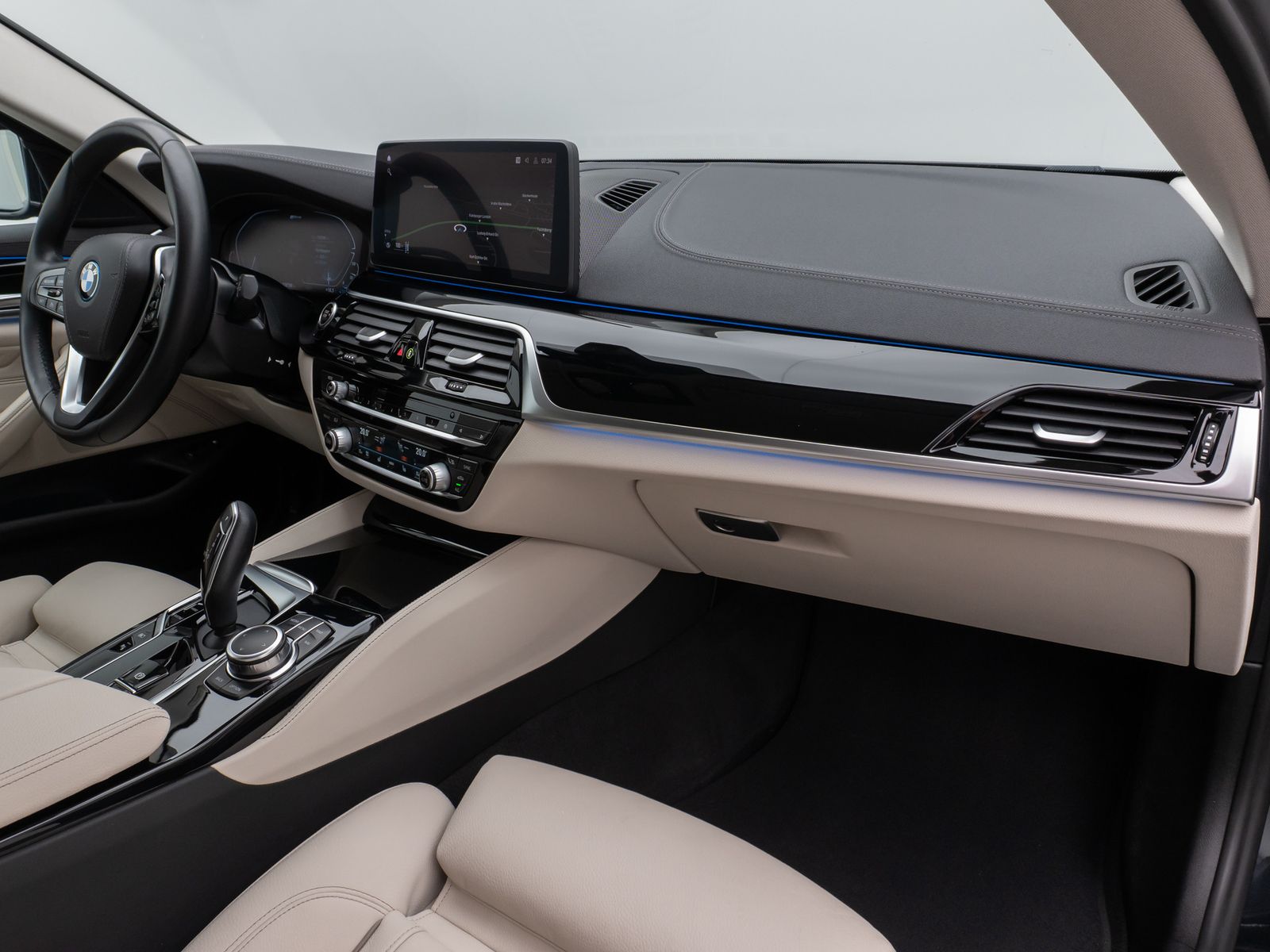 Fahrzeugabbildung BMW 530e xD Luxury Line KameraHUD DAB HiFi Komfort