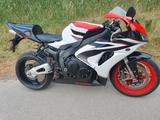Honda CBR 1000 RR - HONDA 2004 RR CBR 1000