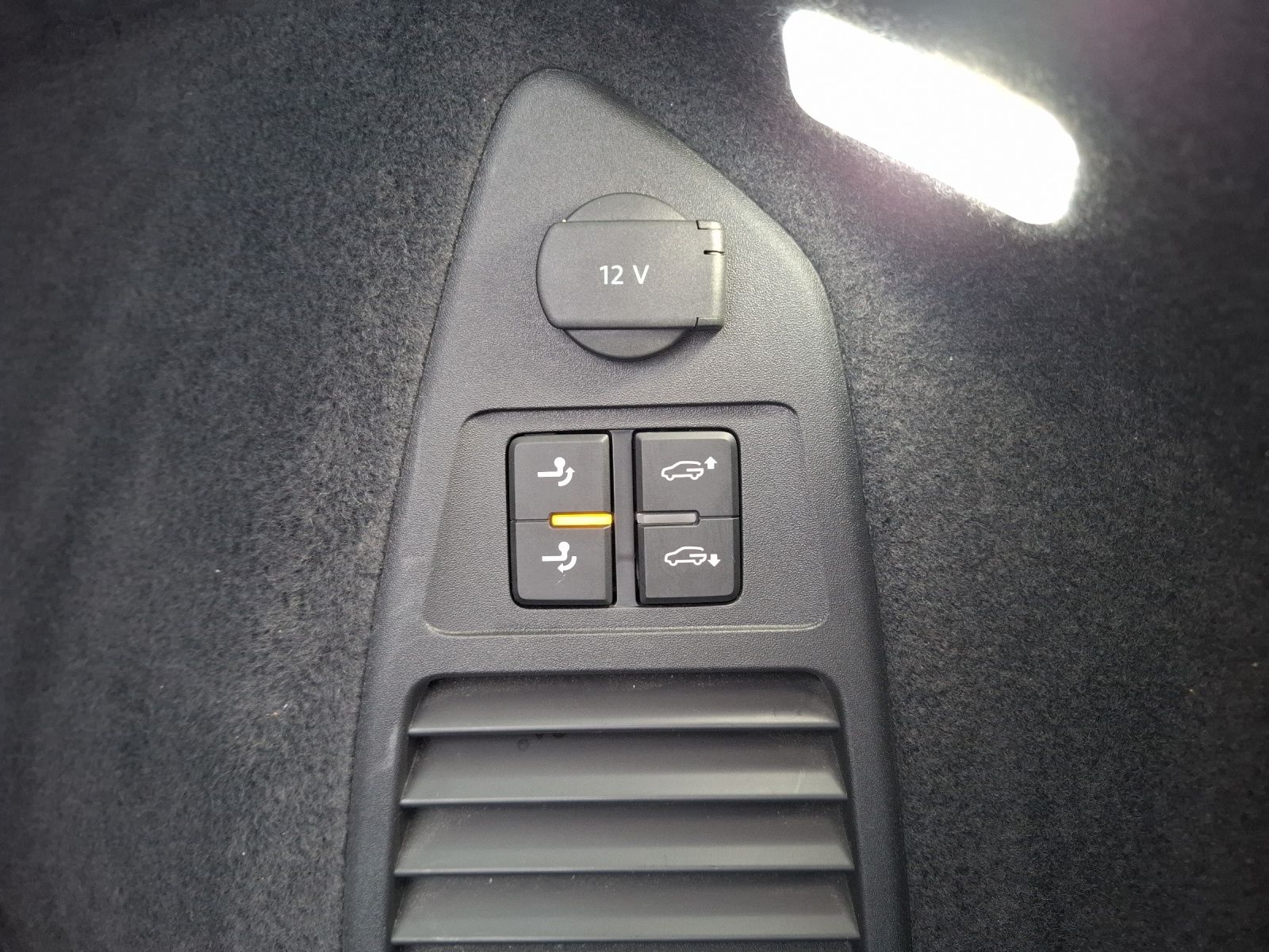 Fahrzeugabbildung Volkswagen Touareg TDI Elegance DSG 4M R-Line Matrix AHK Pa