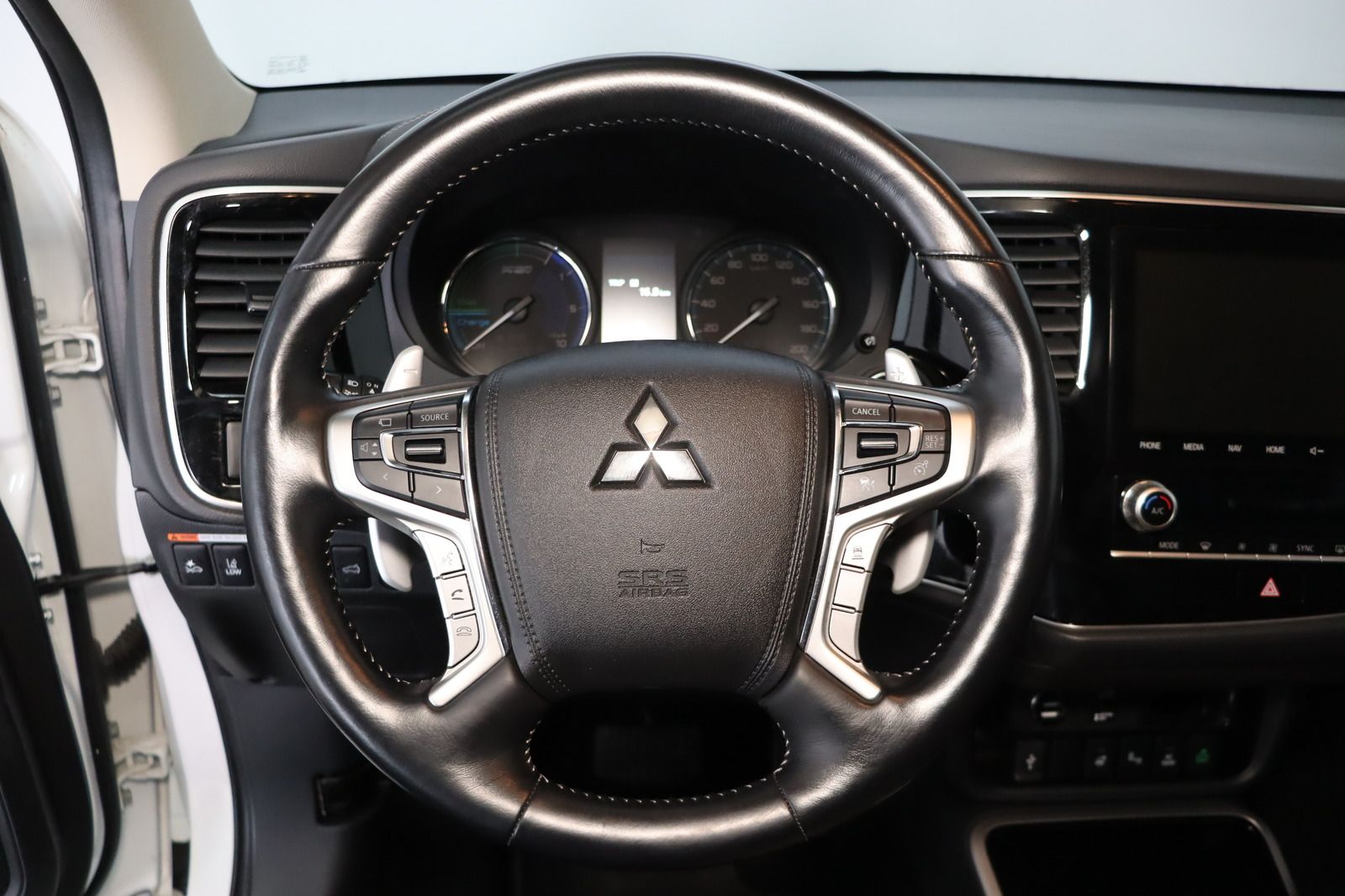 Fahrzeugabbildung Mitsubishi Outlander PHEV 2.4 Plus 4WD