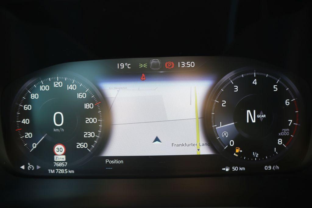 Volvo XC40 T3 Momentum Pro |PANORAMA|R-KAMERA|NAVI|
