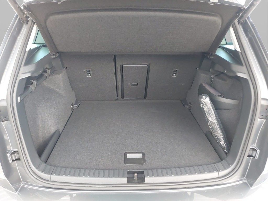 Fahrzeugabbildung SKODA Karoq 1.5 TSI DSG Tour LED Kessy