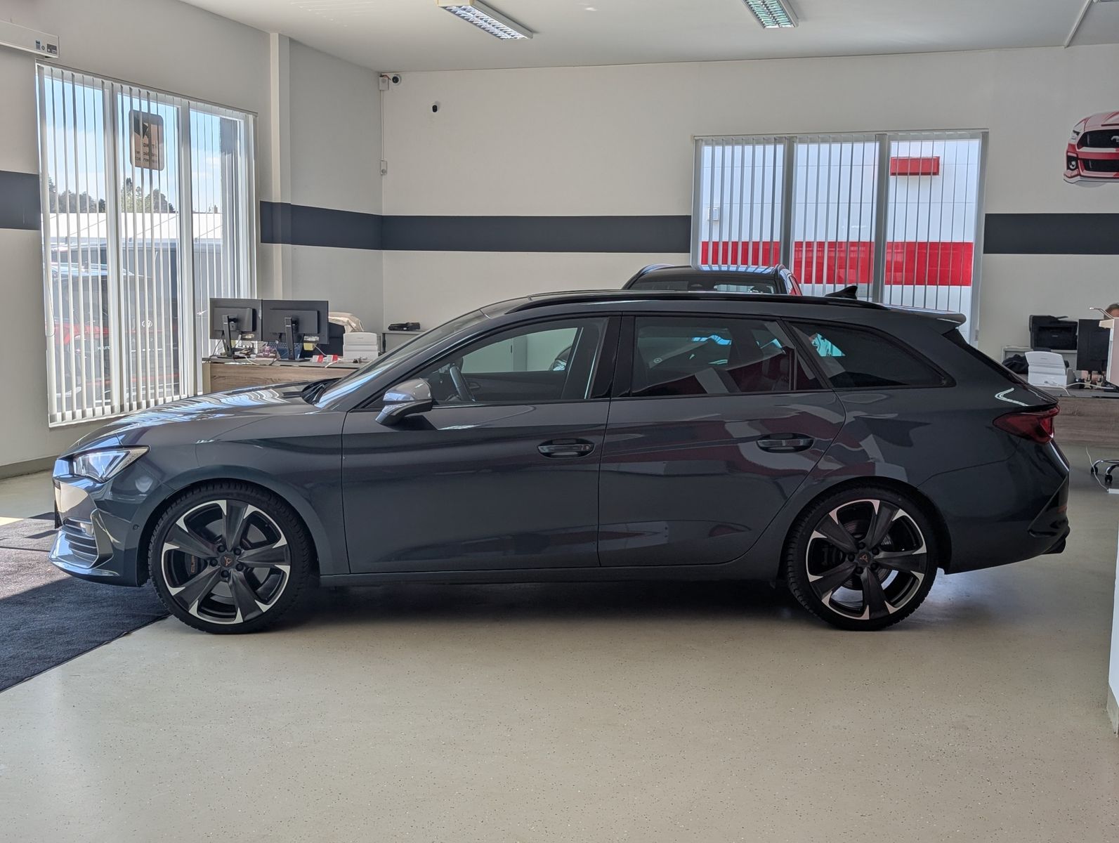 Fahrzeugabbildung CUPRA Leon VZ 4Drive ACC MATRIX-LED KAM PANO CARPLAY