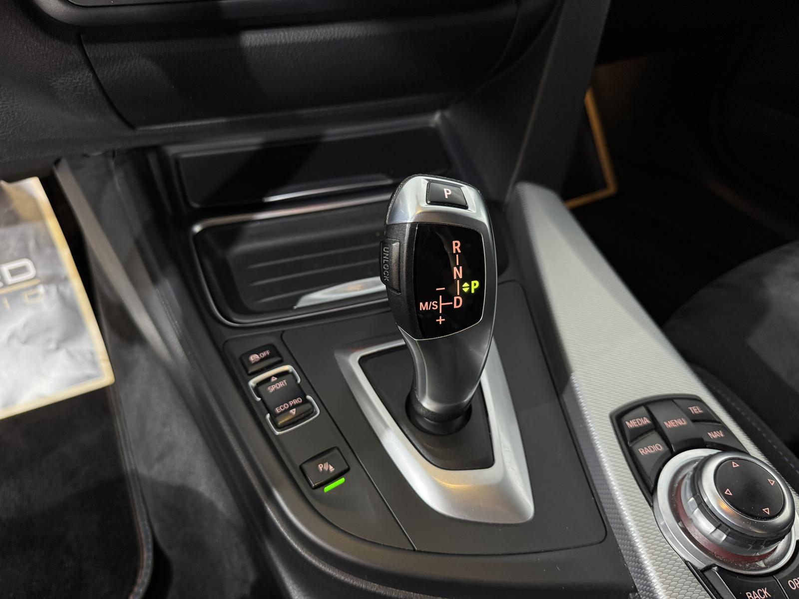 BMW 318  d Touring M-Paket*Sitzhzg*Bi-Xenon*Navi*PDC