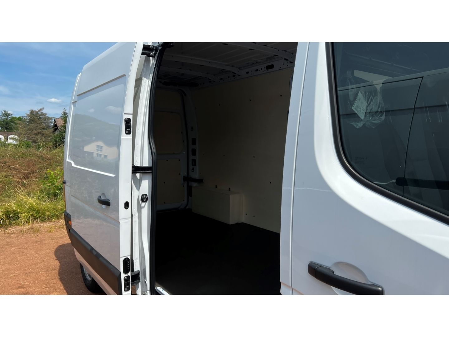 Fahrzeugabbildung Renault Master Kasten L3H2 HKa 3,5t 3 AHK Totwinkelassis