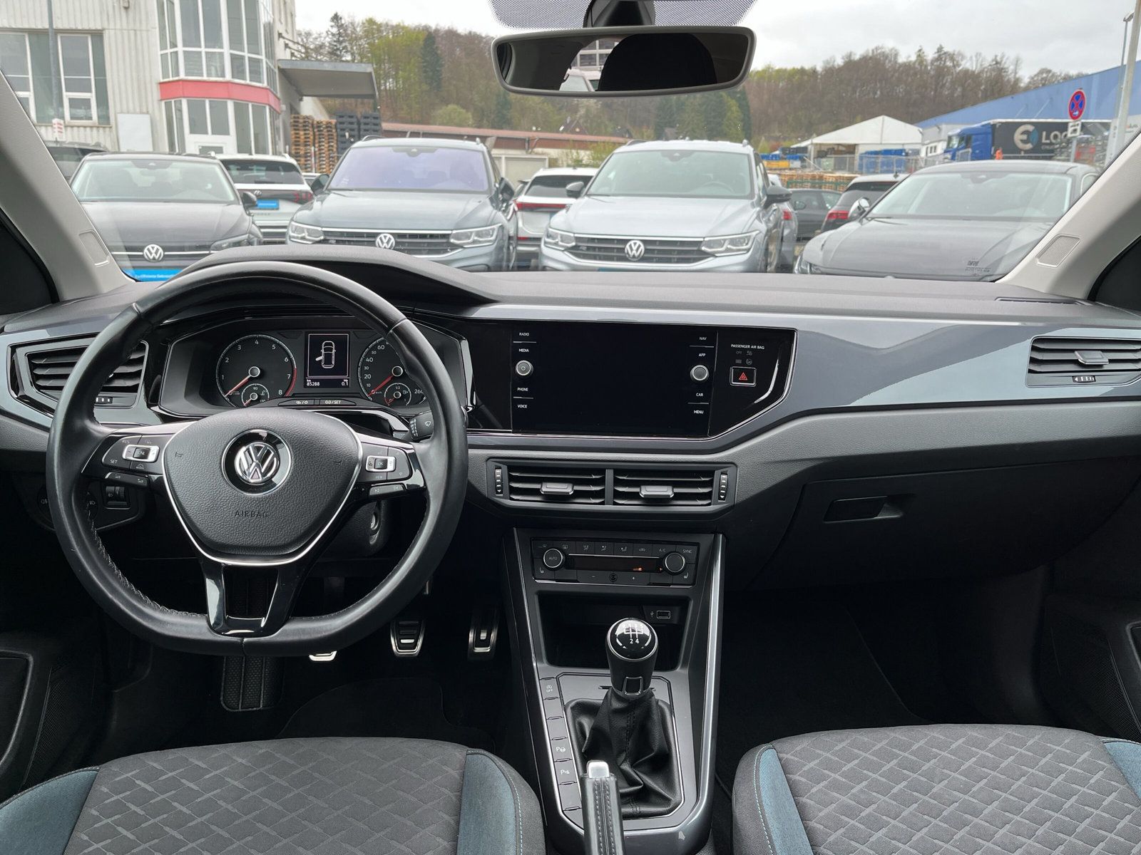 Fahrzeugabbildung Volkswagen Polo 1.0 MPI IQ.Drive CLIMATRONIC SHZ