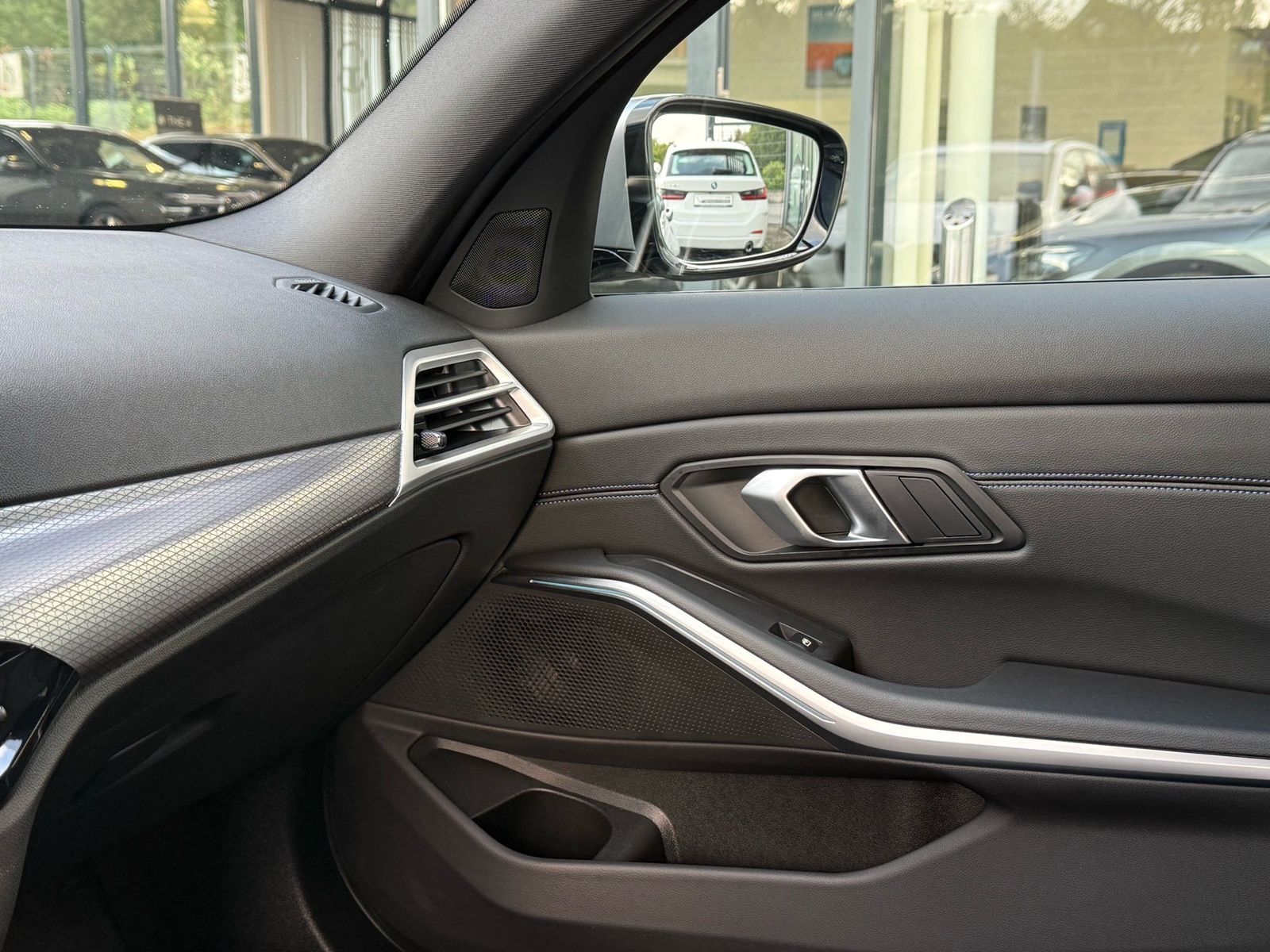 BMW 330 - Bild 17