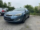 Opel Astra J Sports Tourer Selection - Opel Astra aus 2010: Sports Tourer