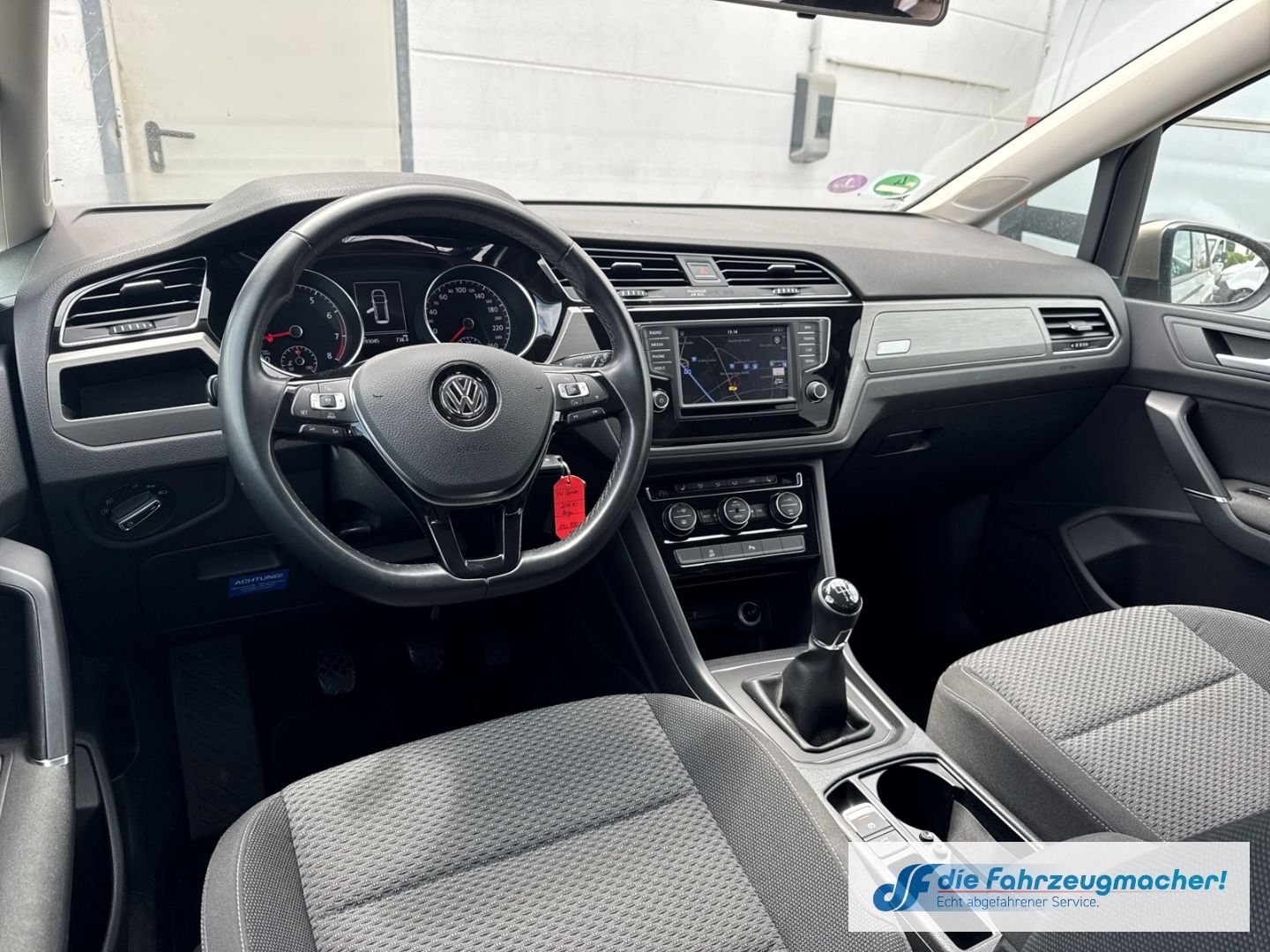 Fahrzeugabbildung Volkswagen Touran Comfortline BMT Start-Stopp AHK-klappbar