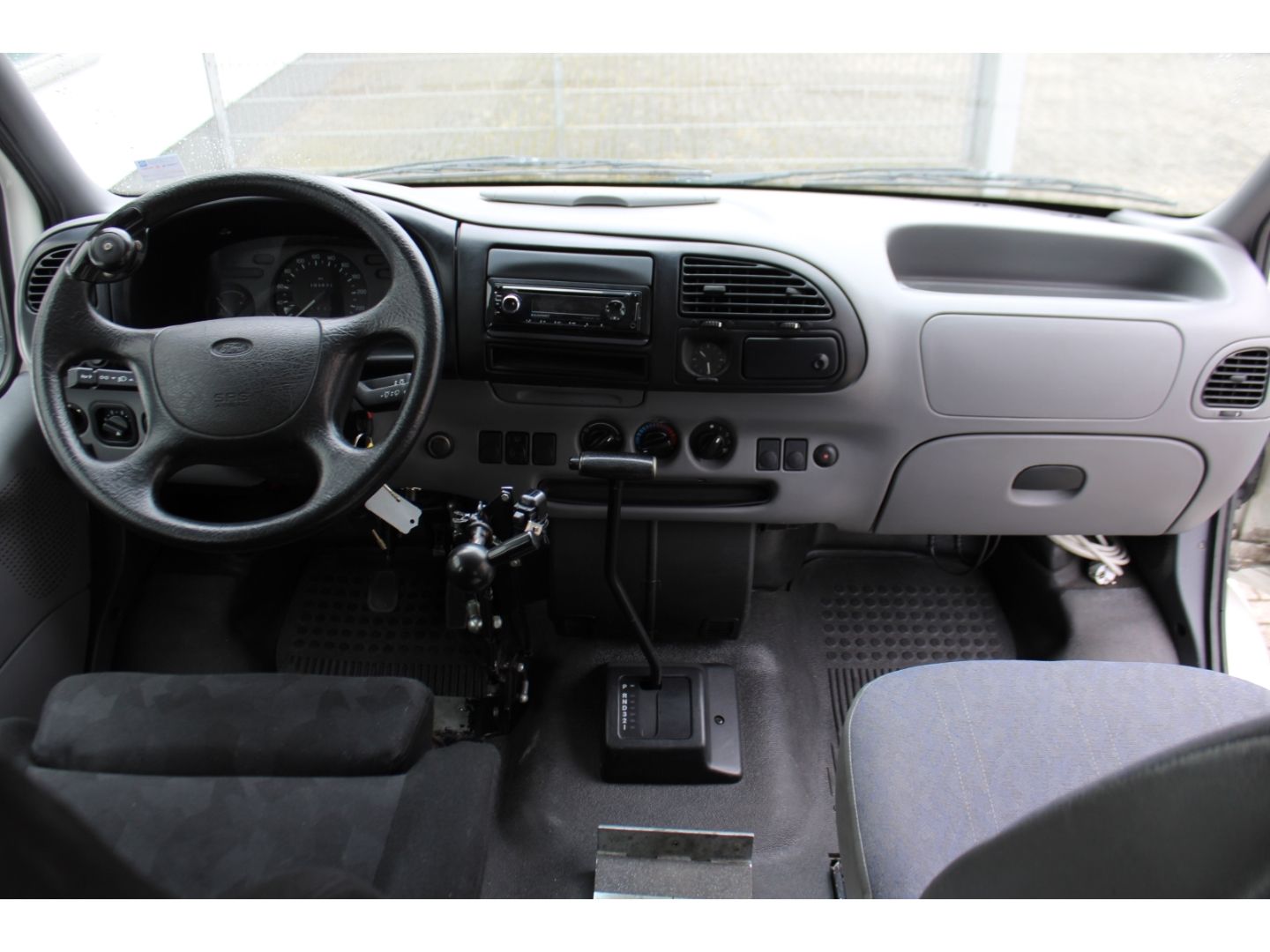 Fahrzeugabbildung Ford Transit Kombi 2.5 FT 100 Behindertengerecht Roll