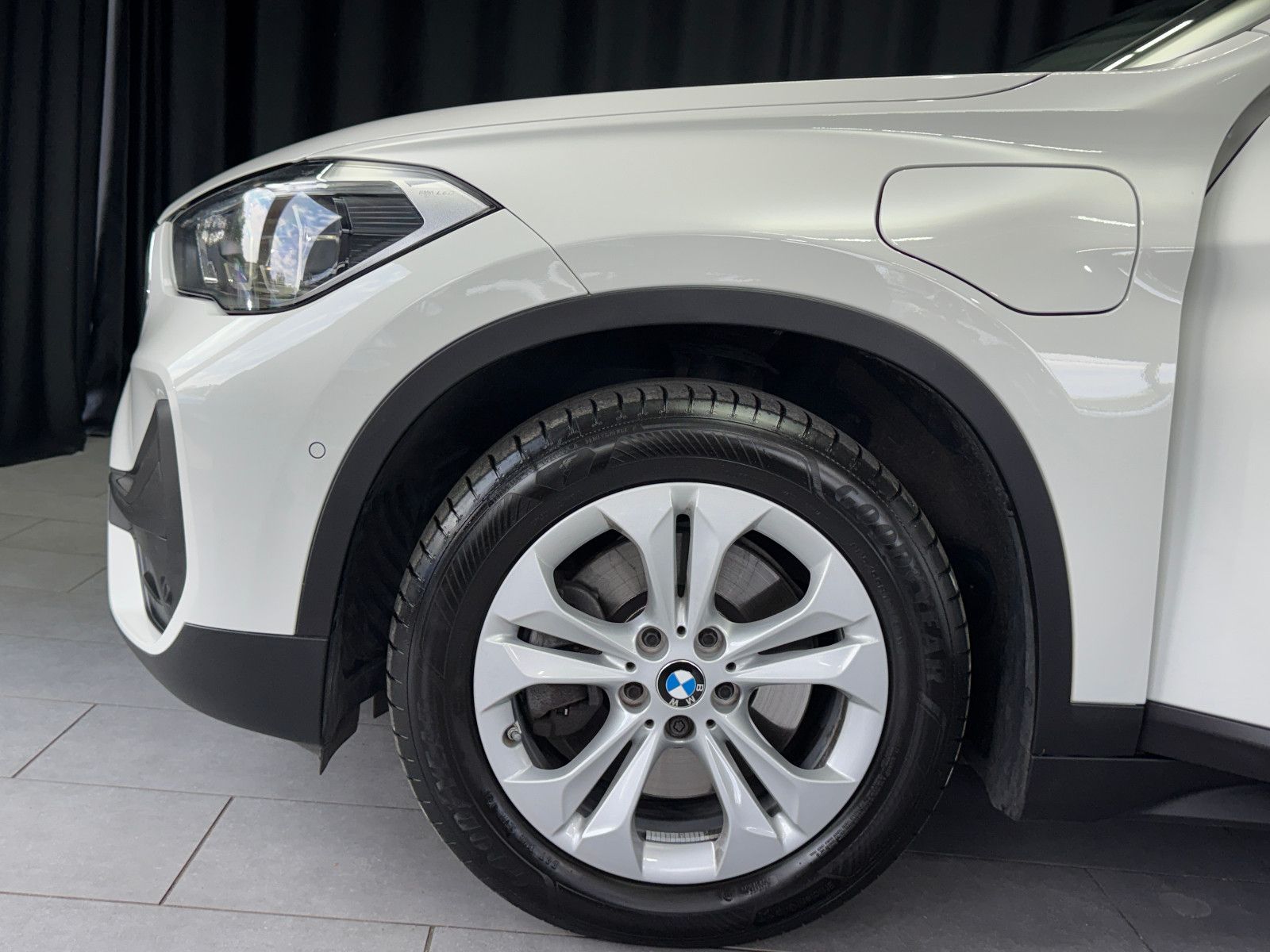 Fahrzeugabbildung BMW X1 xDrive 25e Advantage |AHK|PANO|AUTOMATIK|LED