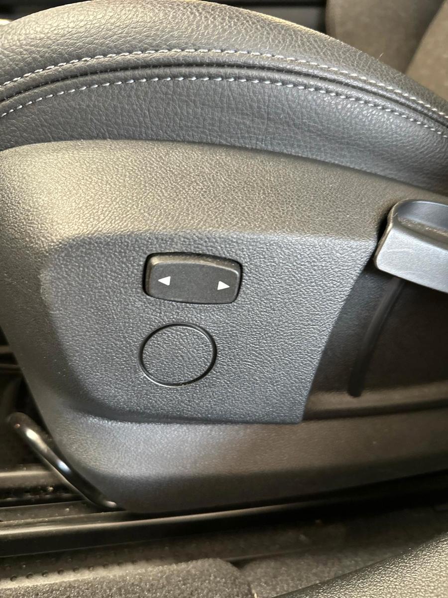 BMW 118i 1 Limousine Navi HeadUp Sport Line 8fach