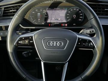 صورة 9 لـ 2023 AUDI Q8 E-TRON