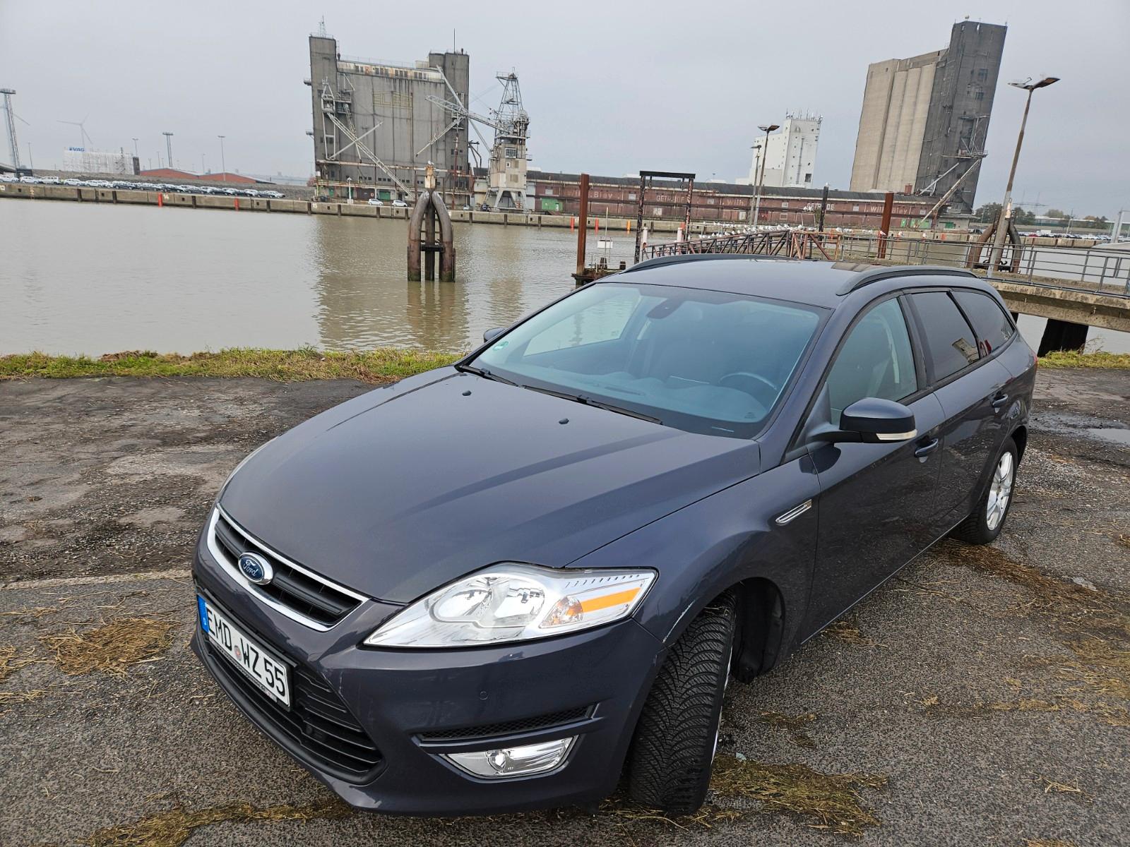 Ford Mondeo 2013 — rear view