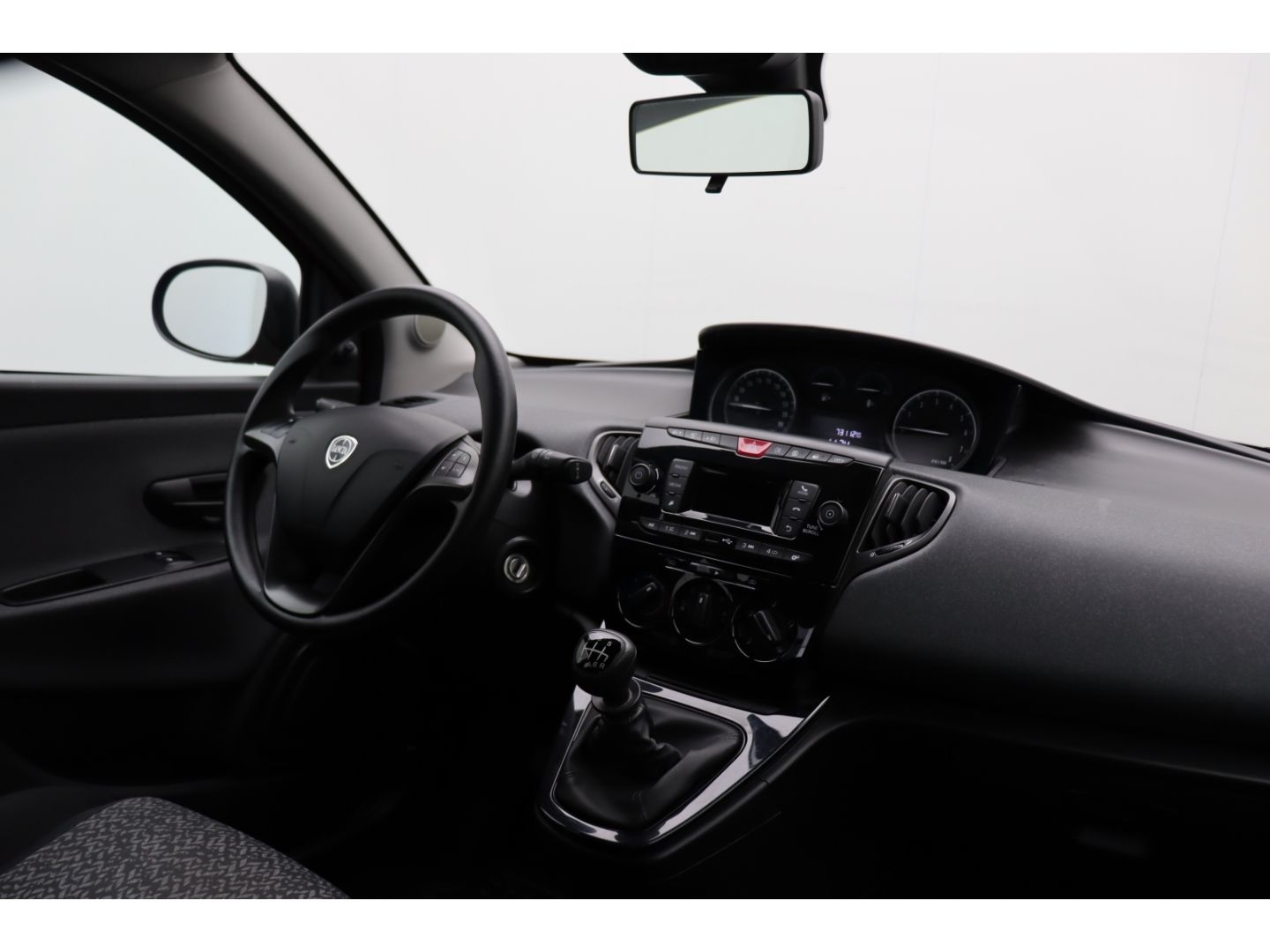 Fahrzeugabbildung Lancia Ypsilon Multifunktion Bluetooth Freisprechanlage