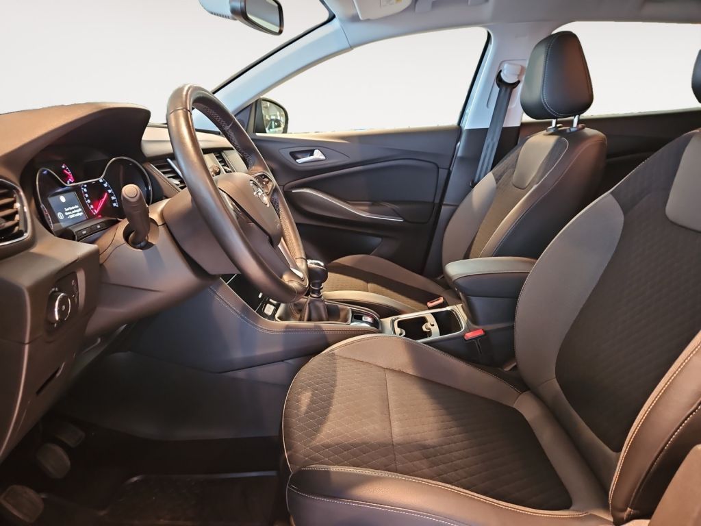 Fahrzeugabbildung Opel Grandland X 1.2 S/S  INNOVATION AFL mit LED