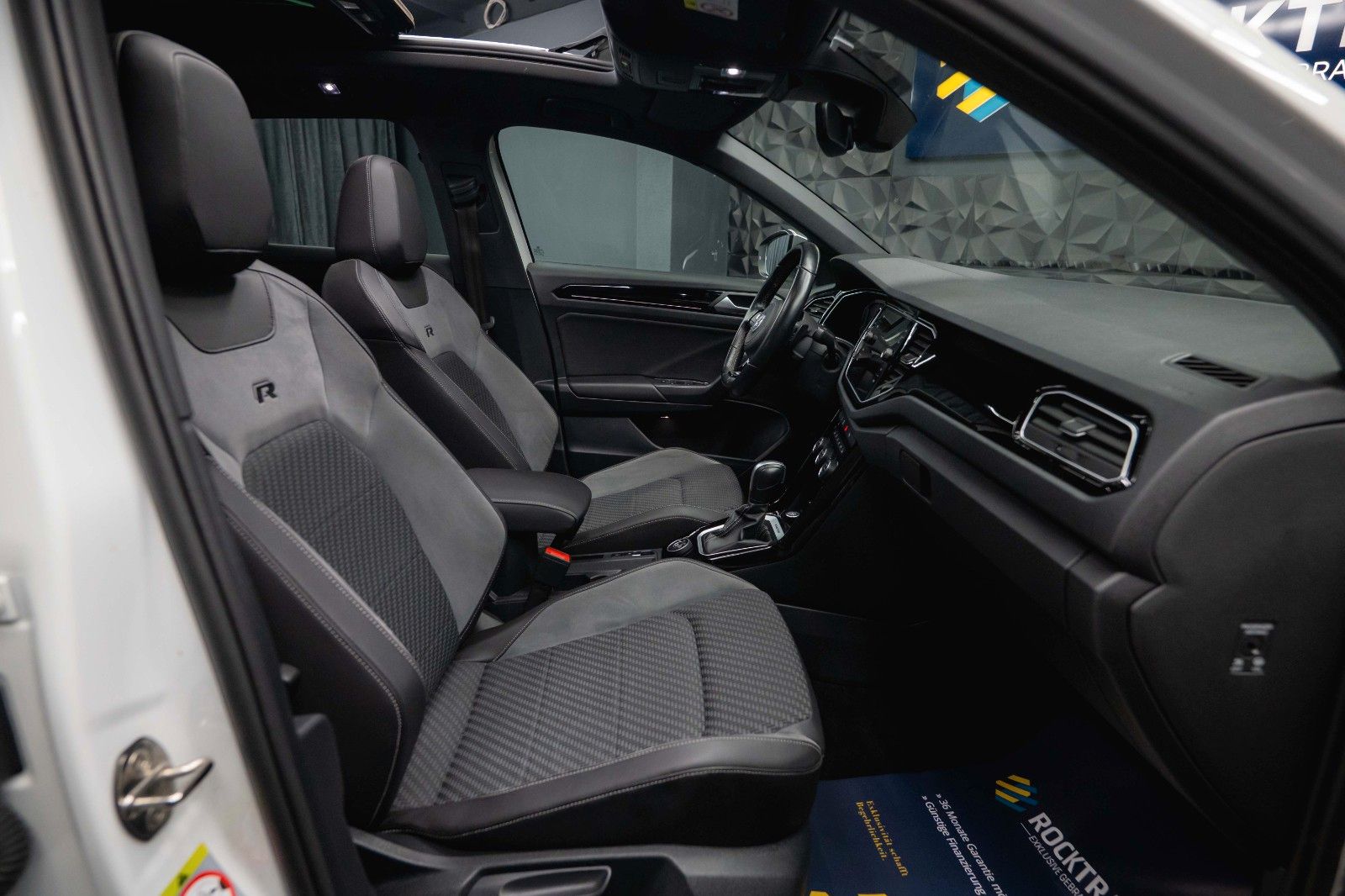 Fahrzeugabbildung Volkswagen T-Roc R 4Motion Performance *ACC*DCC*Pano*LED*