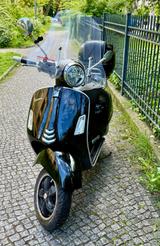 Vespa GTS 300 Schwarz (EZ 02/2022 - HU 4/28) - VESPA MOTORRAD