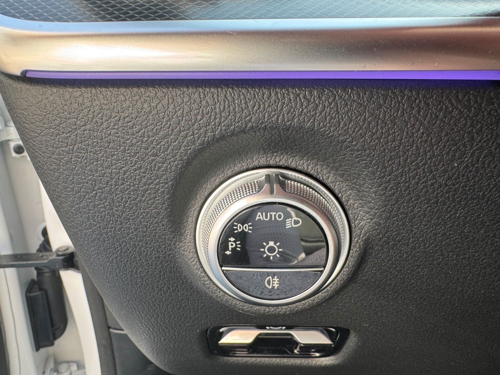Fahrzeugabbildung Mercedes-Benz C 300 d T AMG NIGHT+AHK+MEMORY+TOTW+AMBIENTE