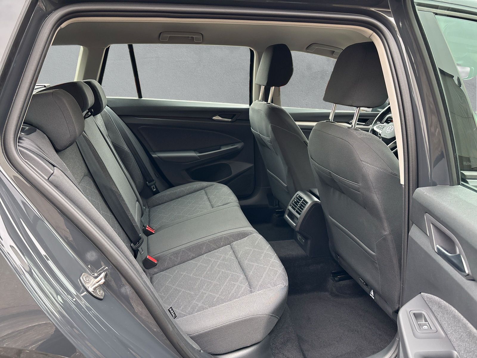 Fahrzeugabbildung Volkswagen Golf Variant Life 2.0 TDI App-Connect LED