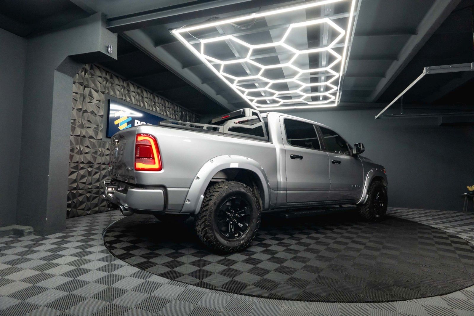 Fahrzeugabbildung Dodge RAM 5.7 V8 HEMI 4x4 LARAMIE Limited Offroad LED