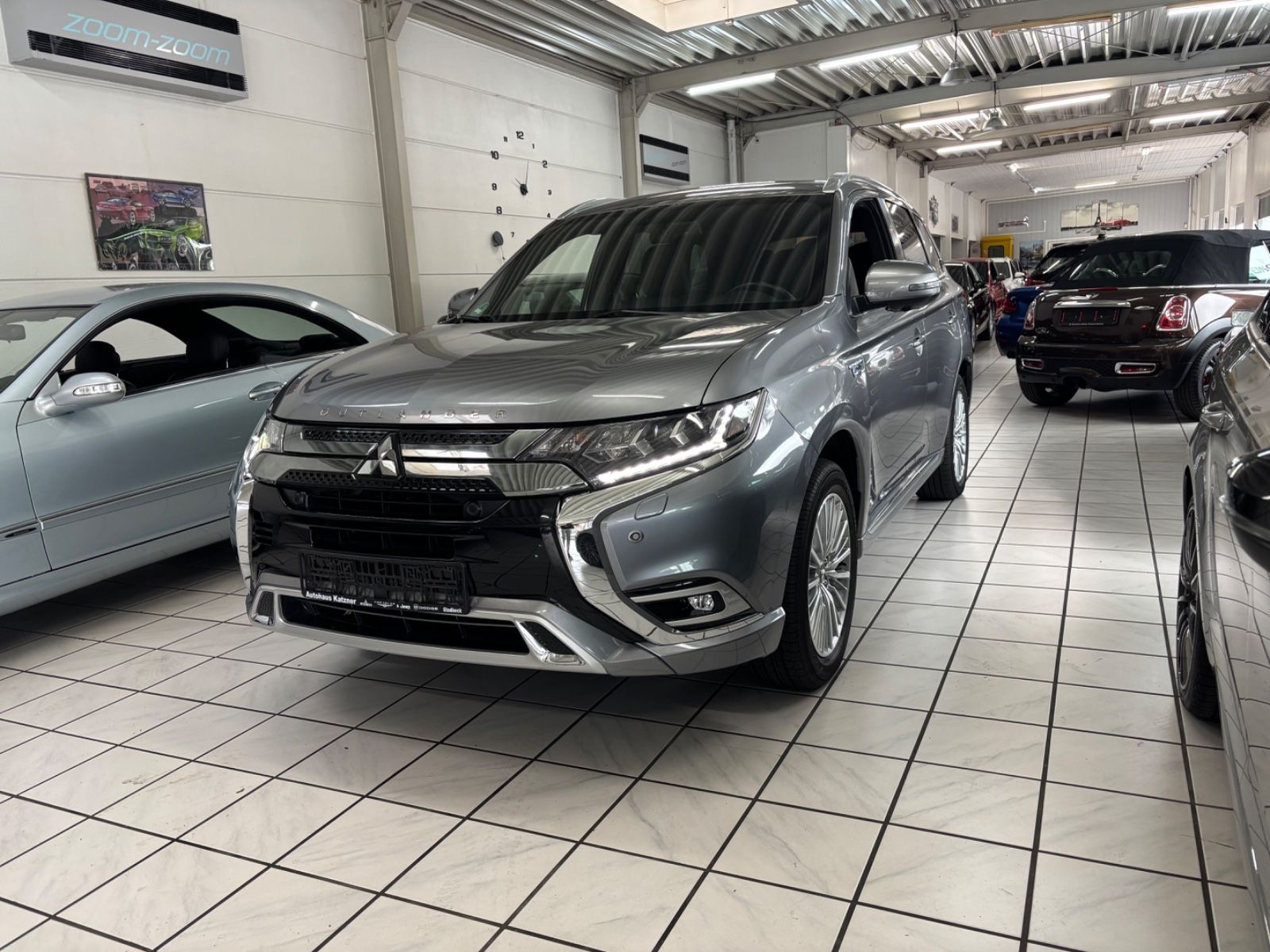 Mitsubishi Outlander PHEV Intro Edition 4WD