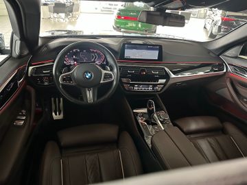 Fahrzeugabbildung BMW 540i xD M Sport ACC HUD 360° DAB H/K DisplKey